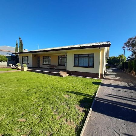 Hotel Dagbreek Beaufort West Exterior foto